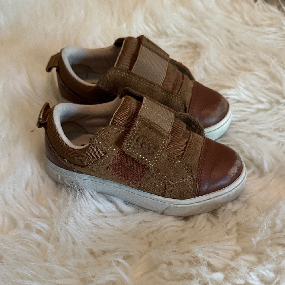 Ugg kids shoes